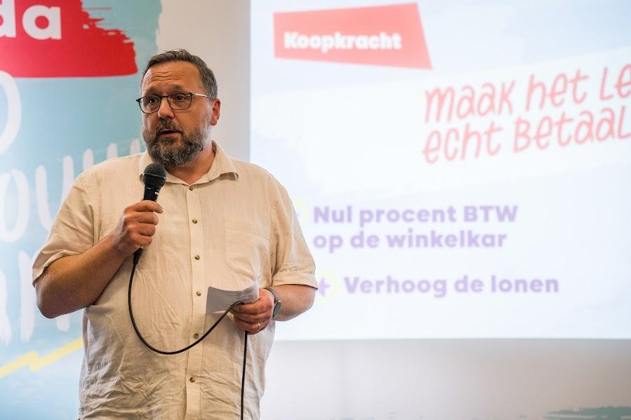 Raf Van Gestel aan het woord tijdens PVDA On Tour