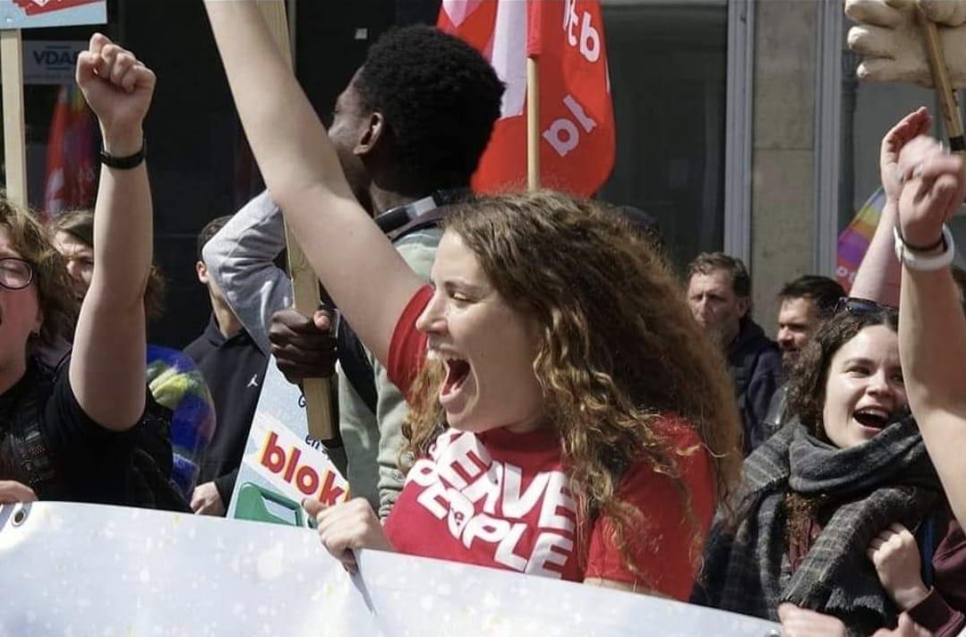 Danaé Michaux maimone lors d'une manifestation