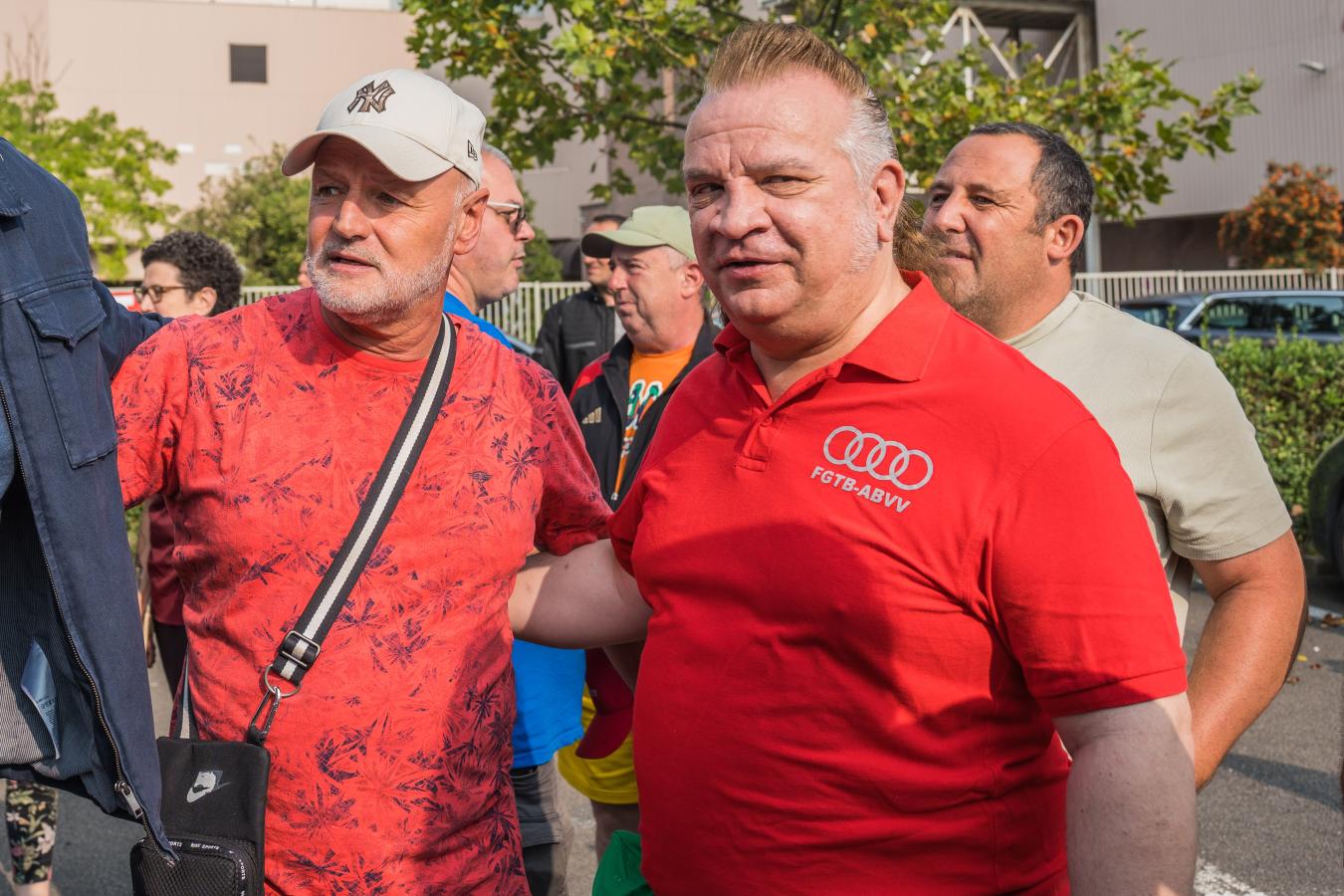 Francis Dagrin, PTB-parlementslid en werknemer bij Audi Brussel, op de algemene vergadering bij Audi Forest 