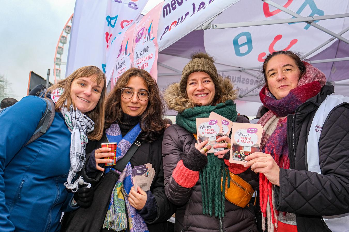 Medewerkers van Geneeskunde voor het Volk tijdens de actie tegen de Arizona-regeringtre l'Arizona.