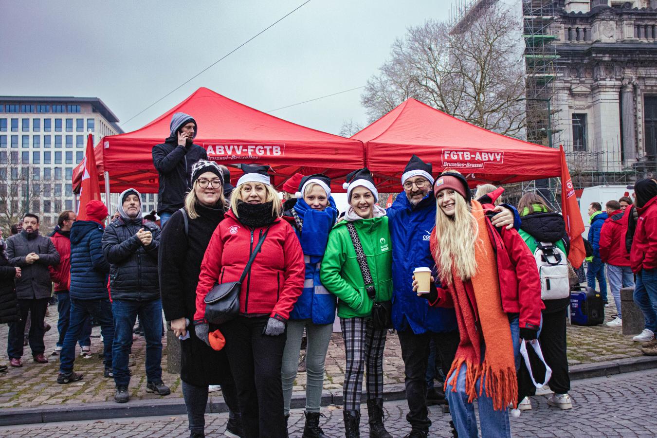 Een groep militanten van de drie verschillende vakbonden