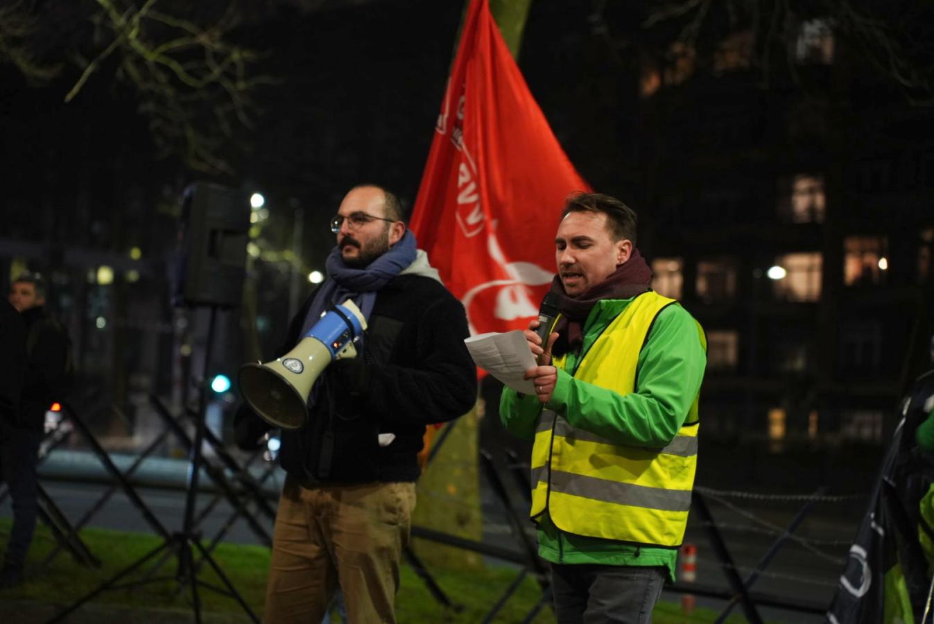 Mensen tijdens de actie tegen Trump in Brussel op maandag 20 januari 2025