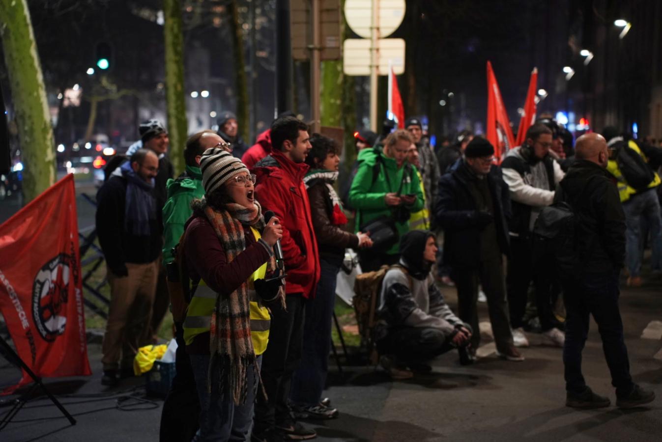 Mensen tijdens de actie tegen Trump in Brussel op maandag 20 januari 2025