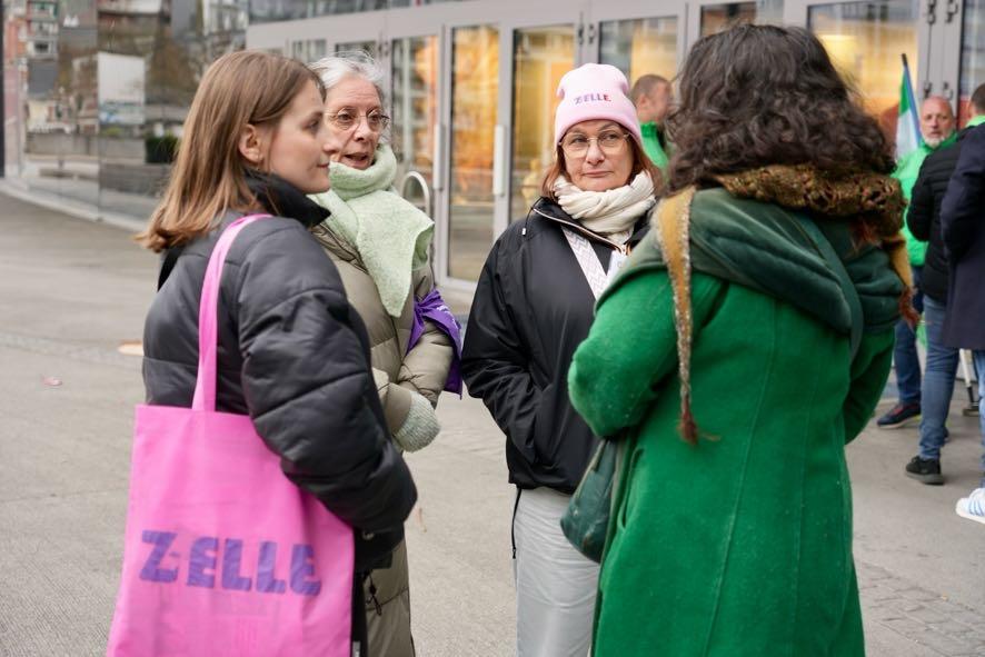 Zelle op een Stakingspiket