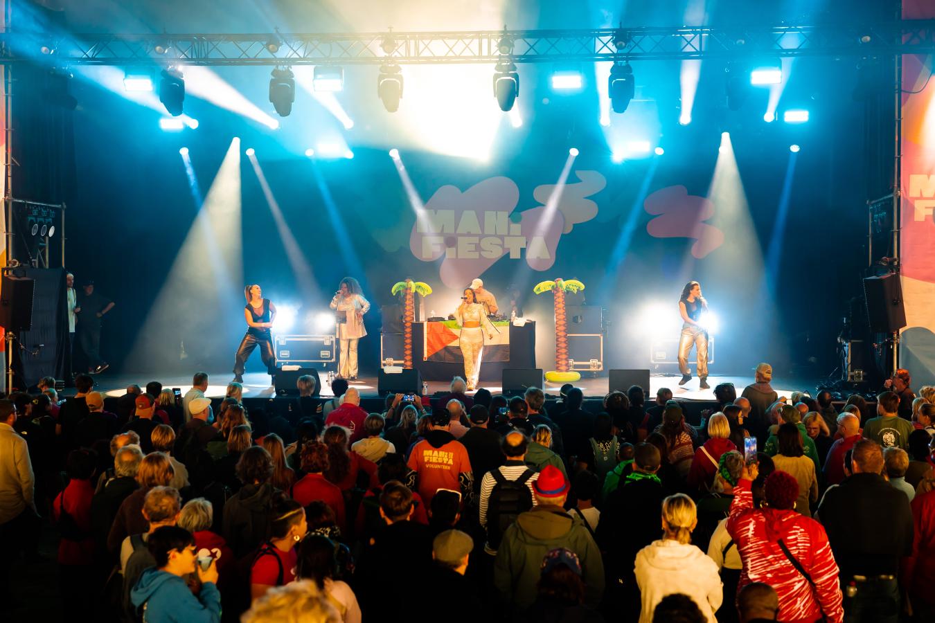 Slongs die vanons op het podium