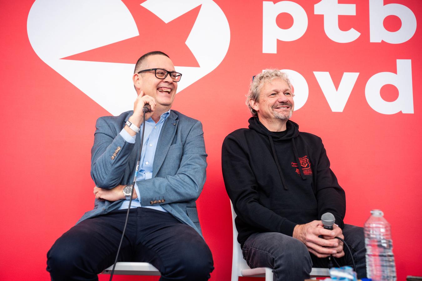 Raoul Hedebouw en Thierry Bodson op het podium