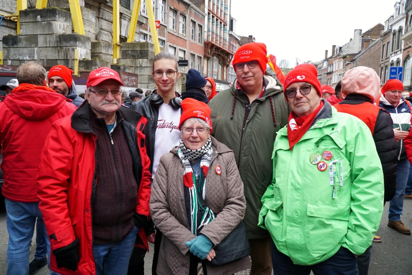 Groep bestaande uit vakbondsleden en leden van de PTB tijdens de actiedag in Namen