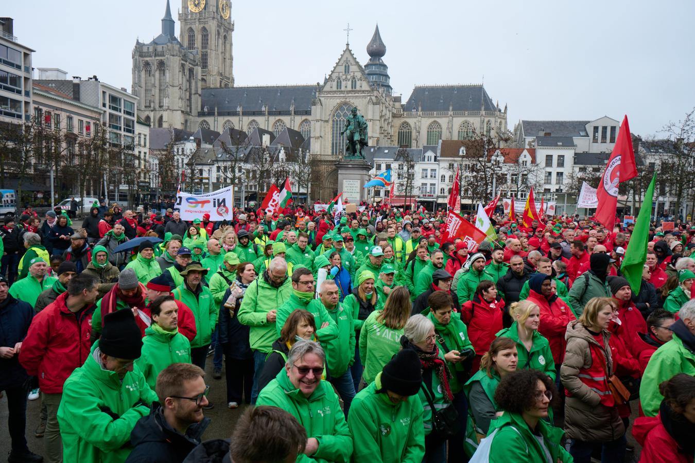 Grote mensenmassa tijdens de bewustmakings- en actiedag op 10 februari 2026 in Antwerpen