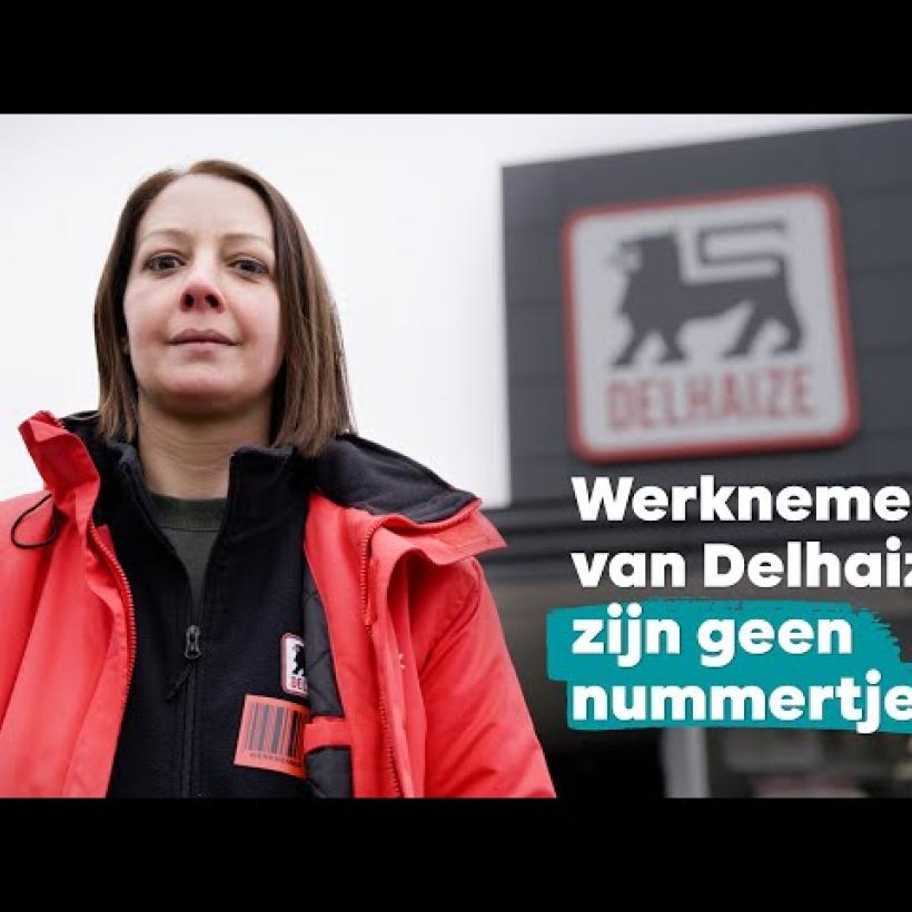 werknemer Delhaize die staakt voor een Delhaize-winkel