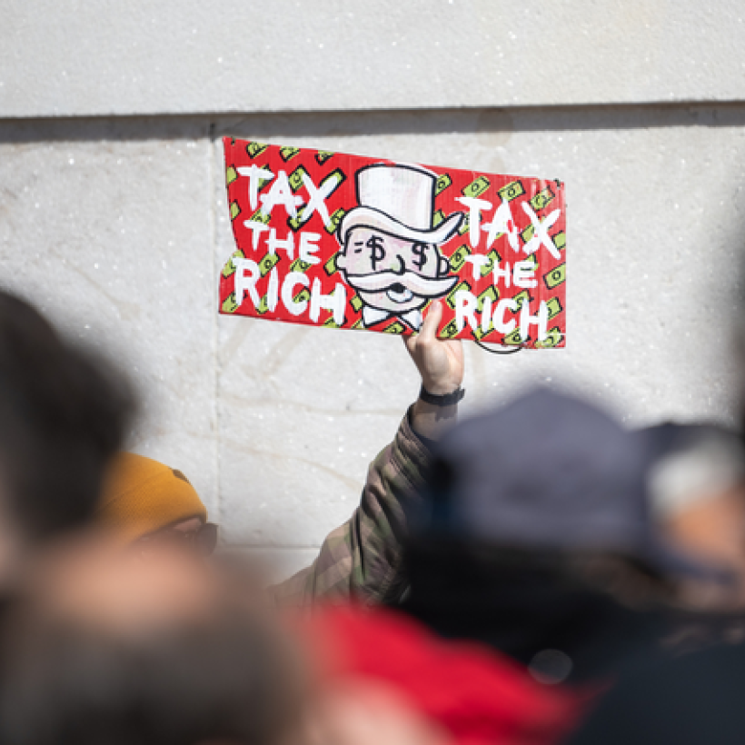 Moeten we de rijken wel of niet belasten? Vijf drogredenen van Bouchez (MR), Open Vld en co weerlegd