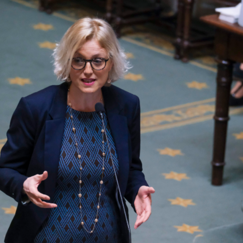 PVDA eist dat Vivaldi wet verplichte vaccinatie zorgpersoneel begraaft: “1 op 10 zorgverleners ontslaan is waanzin”