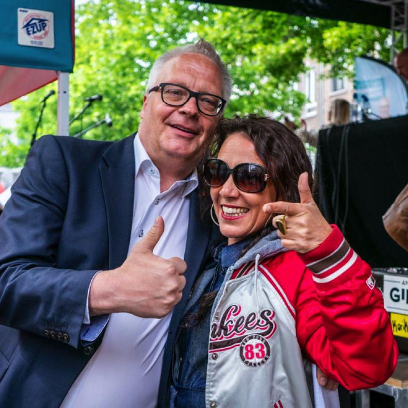 Daan, Slongs en 100 andere BV's steunen Peter Mertens: "PVDA is locomotief op links"