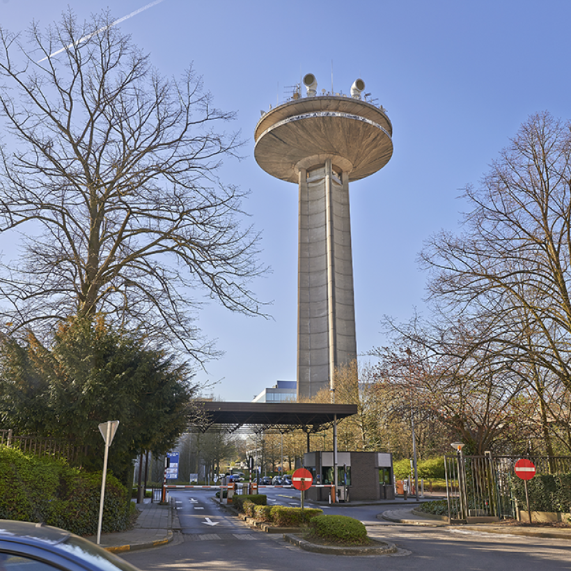 “Vlaamse regering wil gekortwiekte staatszender in plaats van sterke openbare omroep”