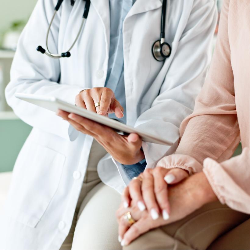 Een patiënt bij haar dokter.