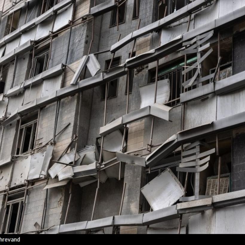 Het Gandhi-ziekenhuis in Teheran werd deels verwoest na een Israëlisch-Amerikaans bombardement op 2 maart 2026. 