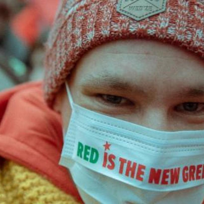 De koolstoftaks en andere meningsverschillen tussen de PVDA en de traditionele partijen inzake klimaat