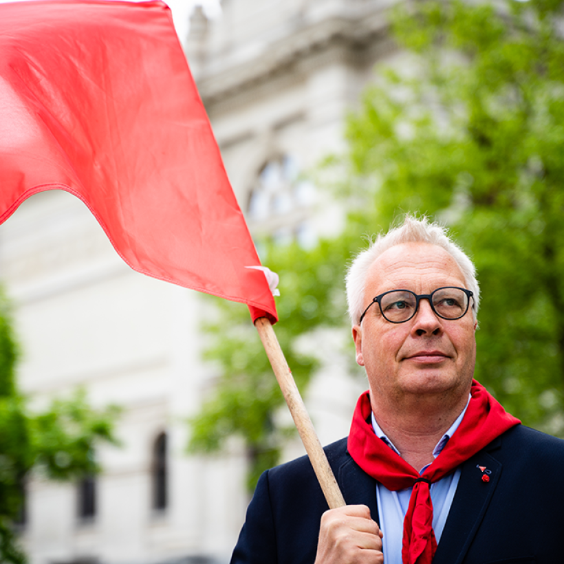 “Het is niet aan de coronahelden om de coronacrisis te betalen”  - 1 meitoespraak Peter Mertens, 2020