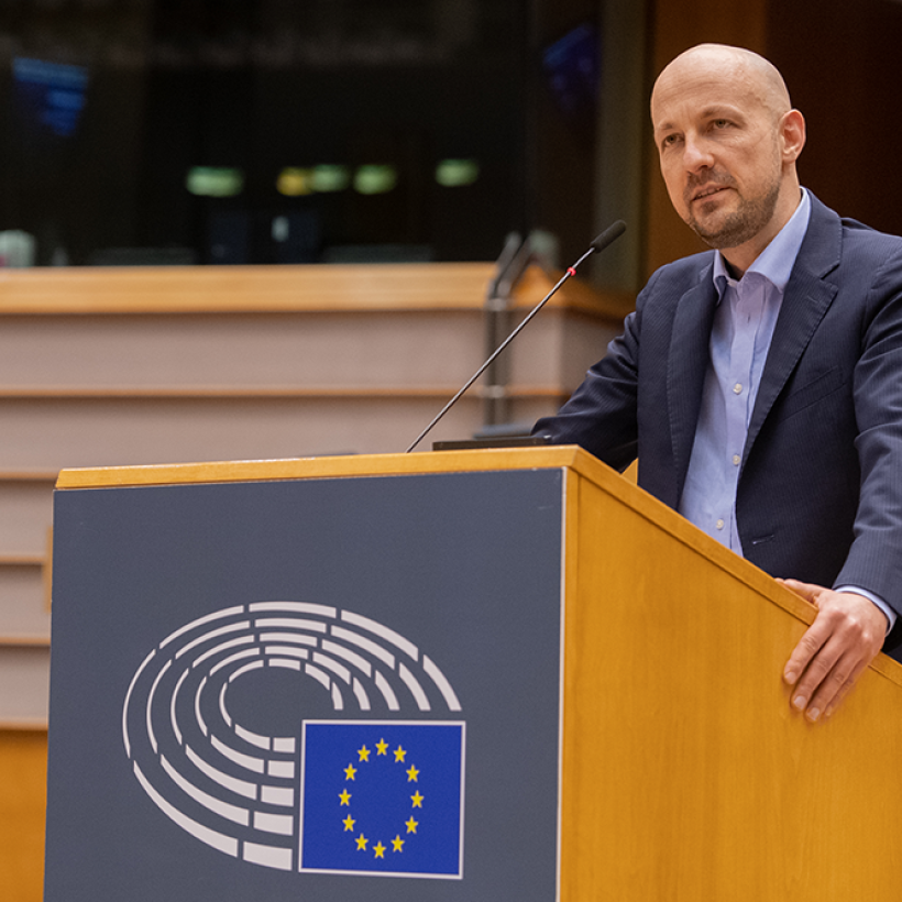 Opheffing patenten vaccins: Meerderheid in Europees Parlement keurt PVDA-amendement goed