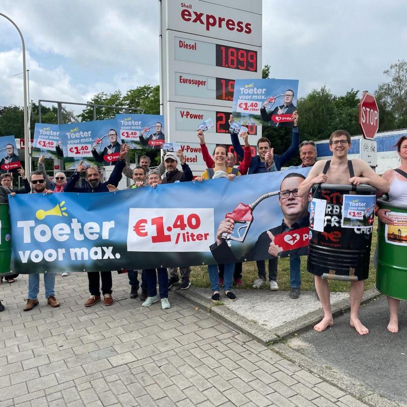 De PVDA voert op 34 plaatsen actie om de brandstofprijzen te blokkeren
