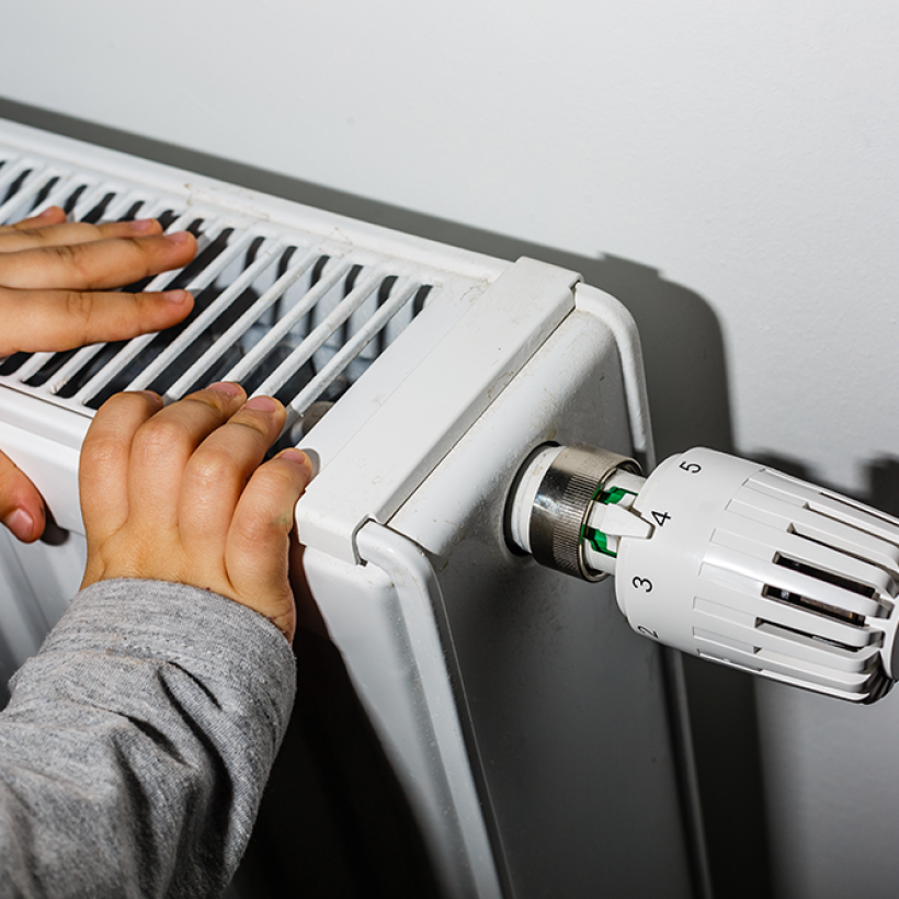 “Het kerstcadeau van de regering? De 400.000 gezinnen in energie-armoede blijven in de kou staan”