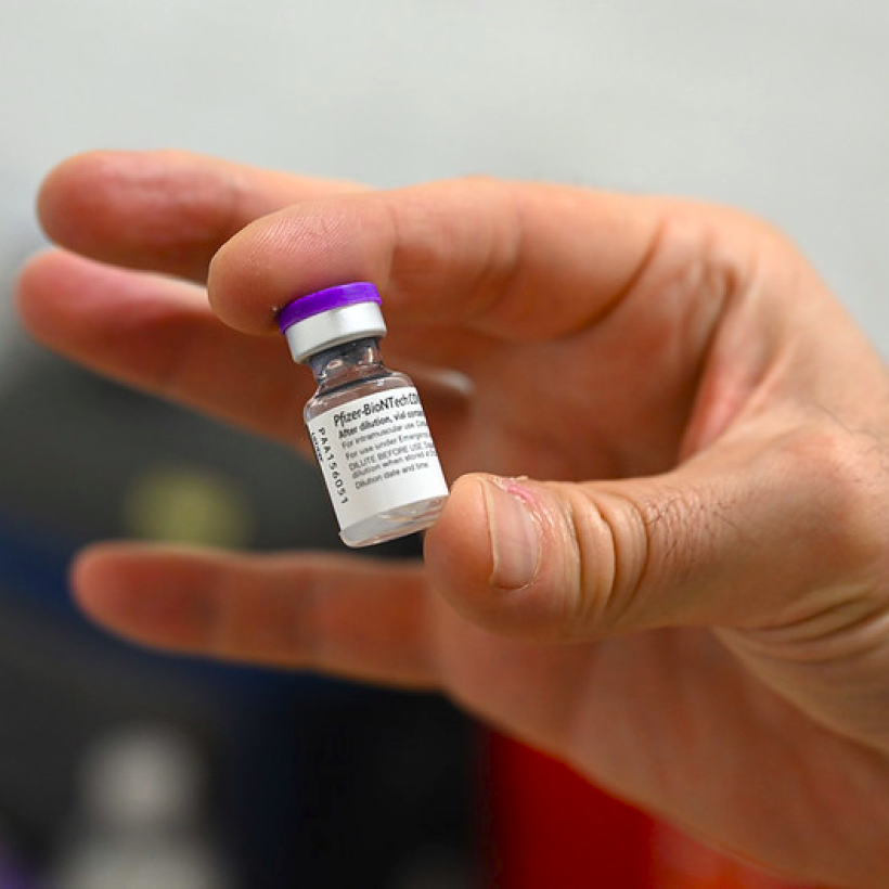 Covid-vaccinatie voor helden van de zorg uitgesteld door blind vertrouwen in Big Pharma