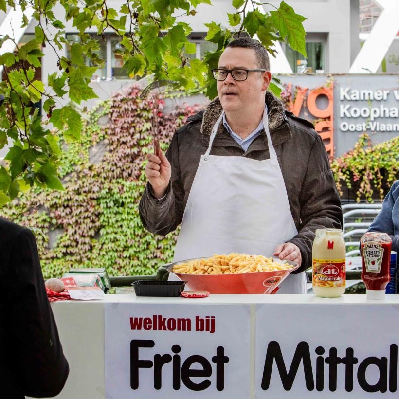 “Frieten voor de aandeelhouders, opslag voor de werkende klasse”