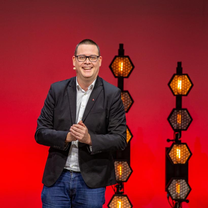 Raoul Hedebouw: “Laten we de eenheid en de strijd van de werkende klasse versterken tegenover krachten die ons willen verdelen”