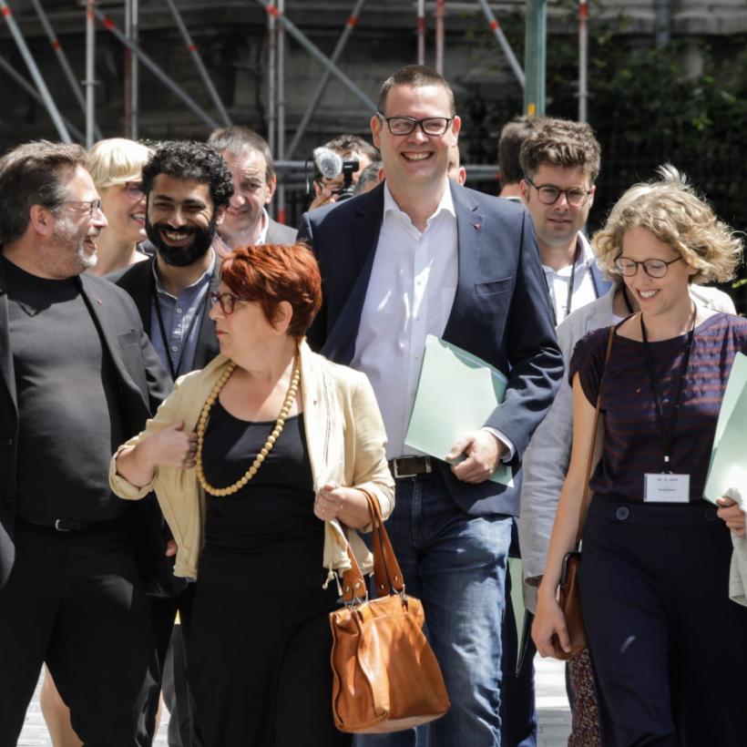 Waarom wil de PVDA het loon van de politici halveren? En waaraan besteedt de PVDA het geld dat hun verkozenen doorstorten? 