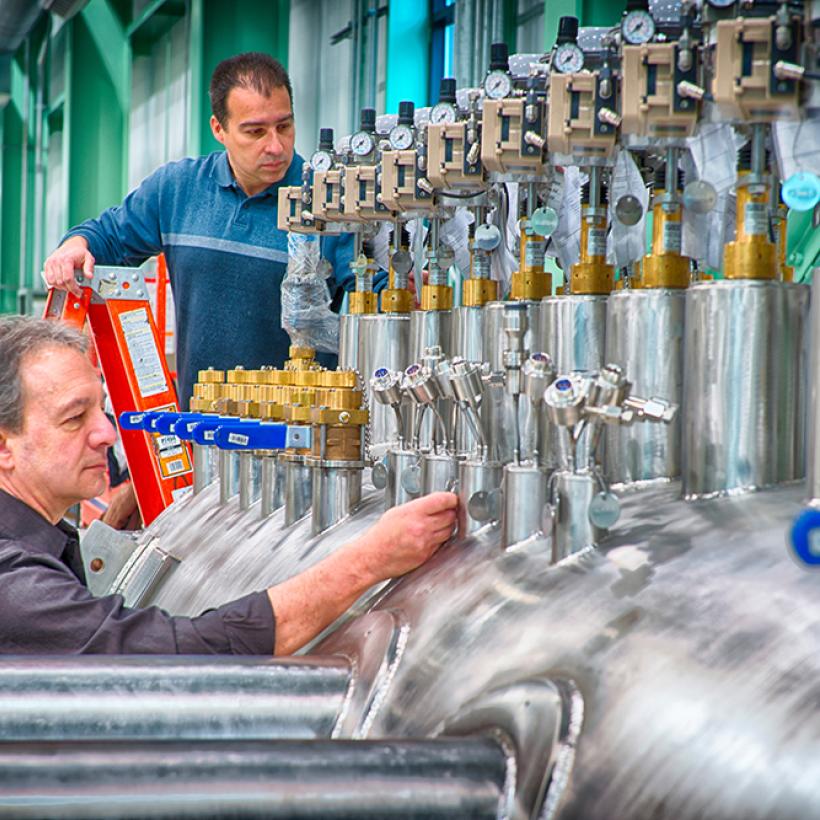 Ministerraad moet zich inzetten om arbeidsomstandigheden en lonen werknemers te verbeteren