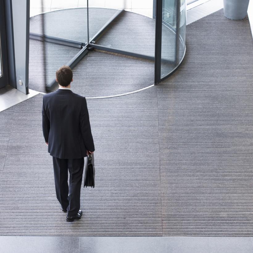 PVDA stelt banden tussen bedrijfsleven en regeringskabinetten aan de kaak