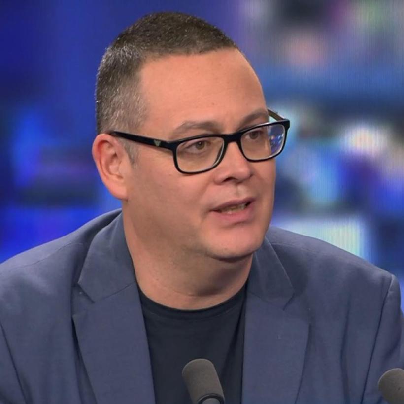 Raoul Hedebouw in de studio van tv-zender RTL