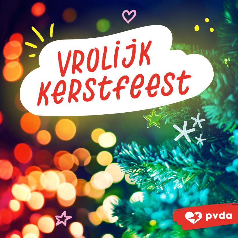 Een mooi versierde kerstboom, met de boodschap 'Vrolijk kerstfeest’