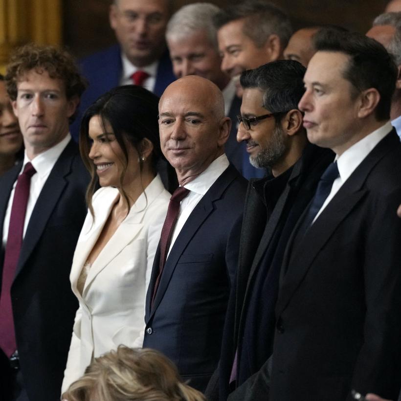 Marc Zuckerberg, Jeff Bezos en Elon Musk tijdens de inauguratie van Donald Trump.