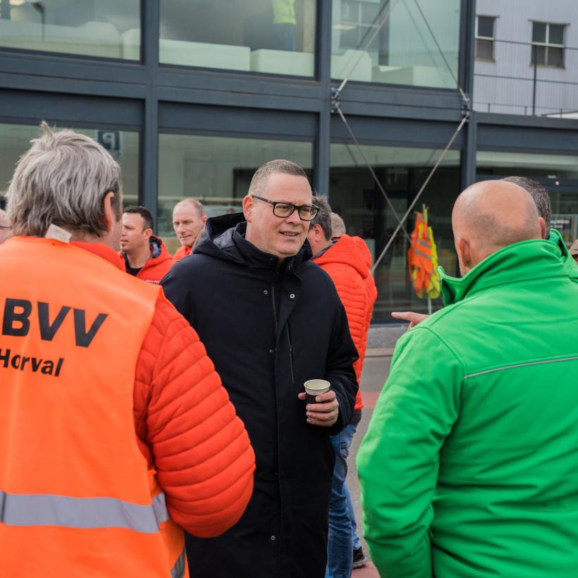 Raoul Hedebouw en compagnie de syndicalistes à un piquet lors de la grève générale du 31 mars 2025