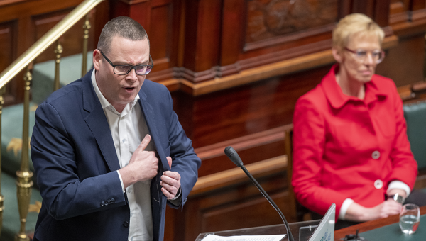Raoul Hedebouw in het parlement 
