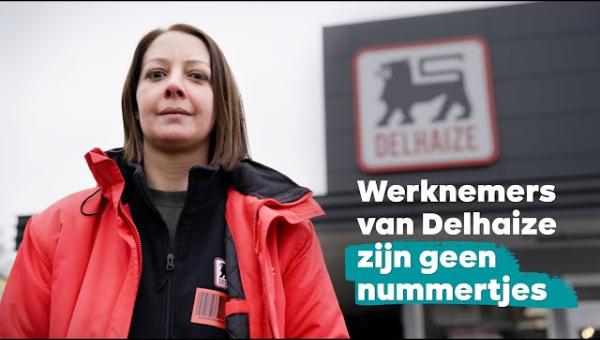 werknemer Delhaize die staakt voor een Delhaize-winkel