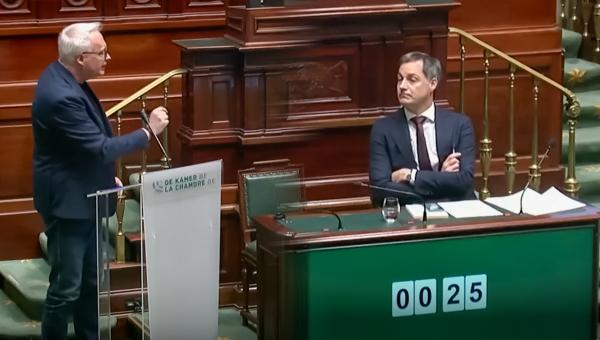 Peter Mertens in discussie met premier De Croo in de Kamer