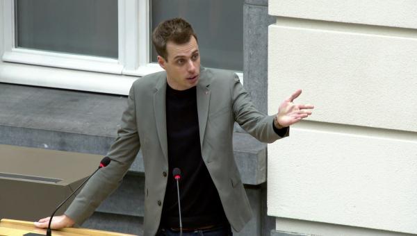 Jos D'Haese in het Vlaams Parlement.