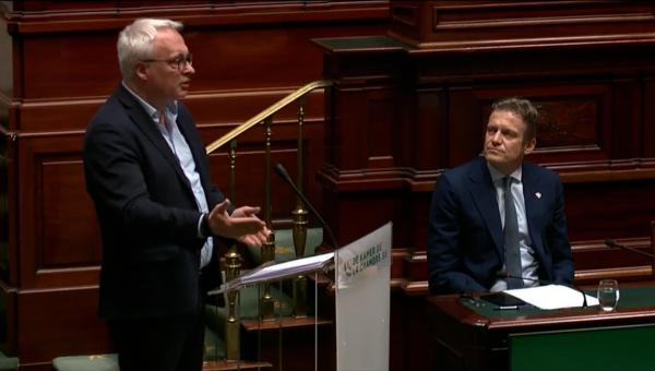 Peter Mertens demande des mesures pour le personnel des prisons