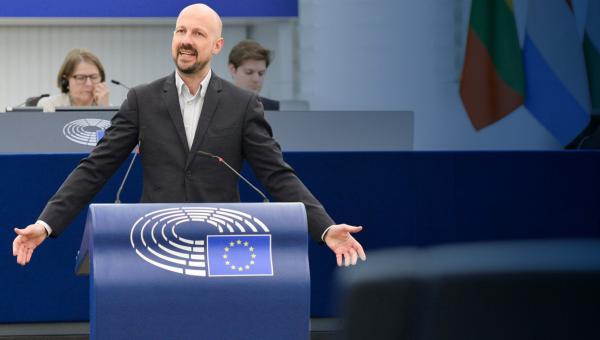 Marc Botenga in het Europees parlement.
