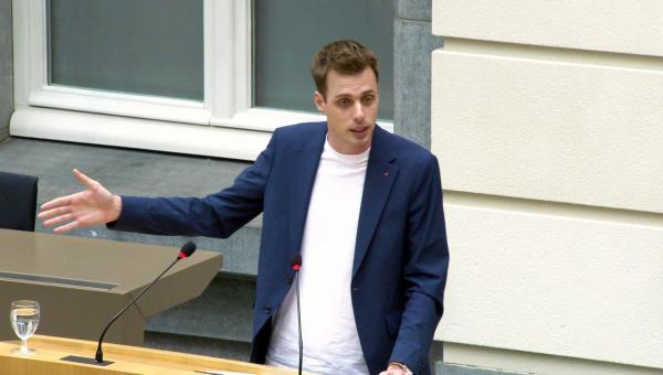 Jos D’Haese op het spreekgestoelte van het Vlaams parlement
