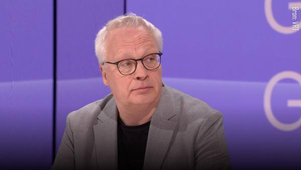 Peter Mertens in de studio van De Zevende Dag