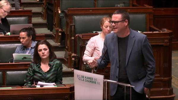 Raoul Hedebouw aan het woord in de Kamer