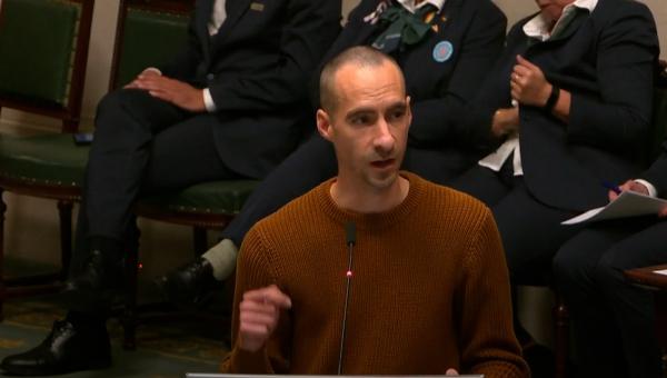 Robin Tonniau komt tussen in de Kamer