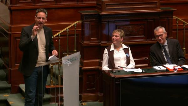 Kim De Witte komt tussen in de Kamer