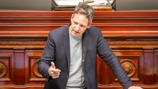 Kim De Witte in het Parlement.