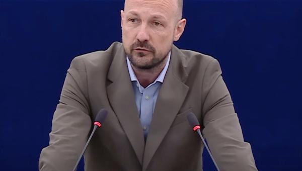 Marc Botenga tijdens zijn tussenkomst in het Europees parlement