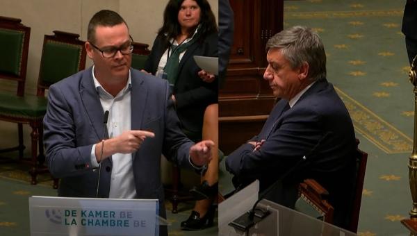 Raoul Hedebouw intervient à la Chambre face à Jan Jambon.