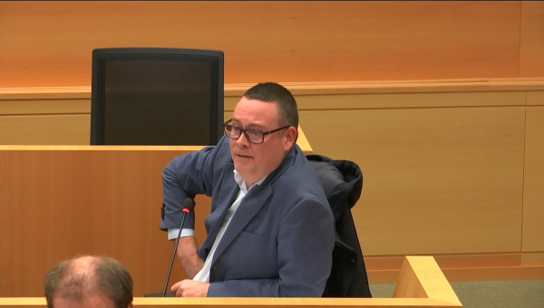 Raoul Hedebouw tijdens zijn tussenkomst in de commissie