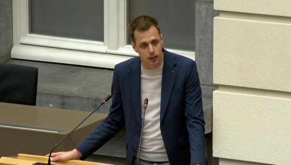Jos D’Haese tijdens zijn tussenkomst in het Vlaams parlement